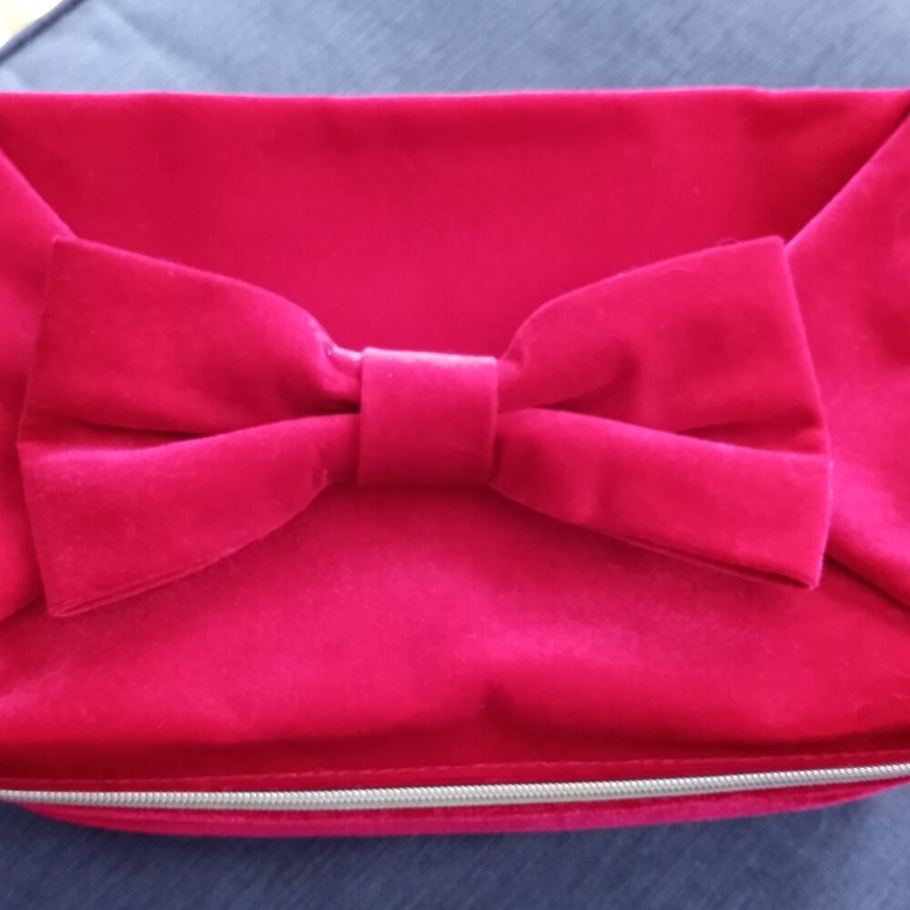 'Estee Lauder' Large Red Velvet Cosmetic Case NWOT - Picture 2 of 9
